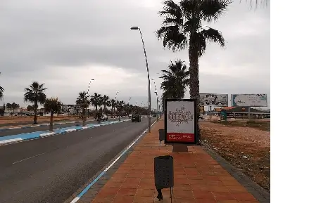 Mupi en el tramo norte de la avenida de la Libertad, hacia San Javier, a la altura de Aldi, Mercadona y Consum, Los Alcázares